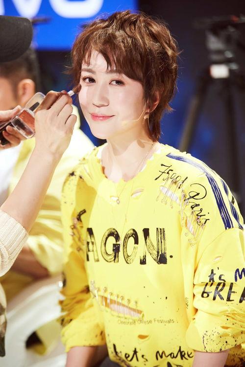 马丽爆料老公是谁啊视频,老公身份曝光，背后故事引热议